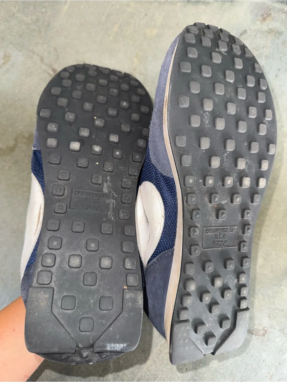 Nike Air Tailwind navy blue sneakers Men’s Low-Top shoes size 9.5?